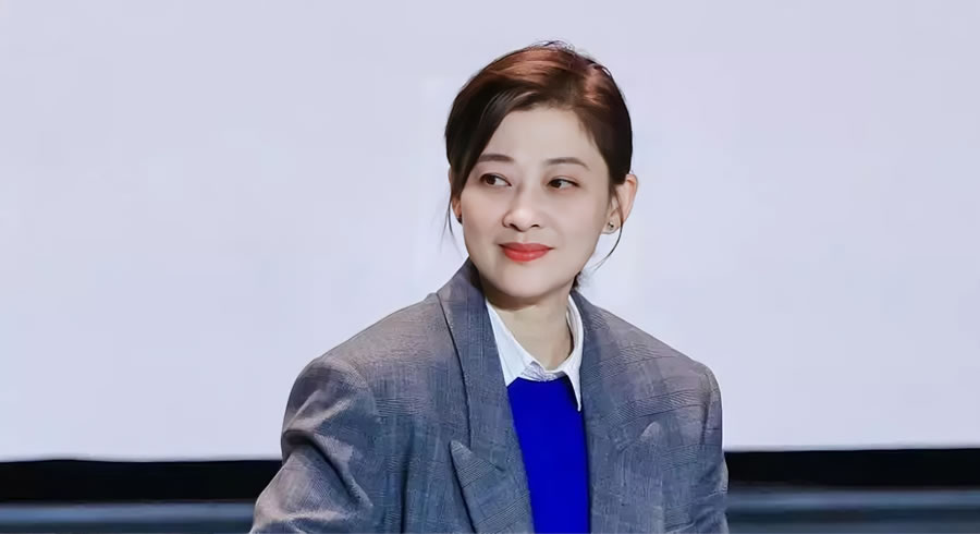 从影后到国际评委，梅婷的逆袭不正是娱乐圈该有的样子？